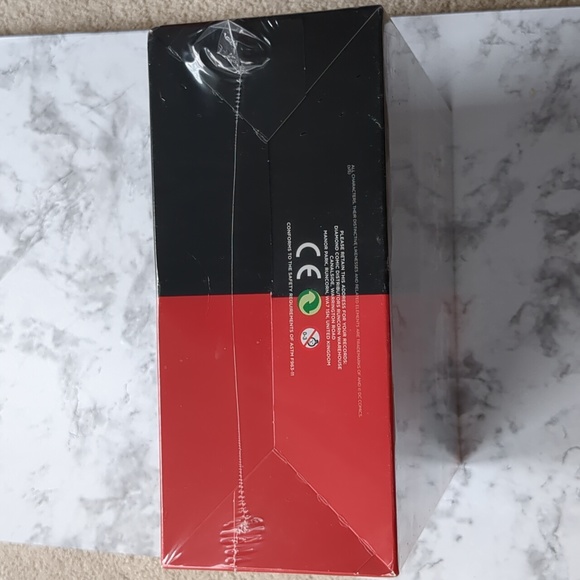 Harley Quinn Book & Mask - Picture 6 of 6